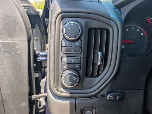 Used 2022 Chevrolet Silverado 2500 Custom w/ Custom Convenience Package AWD/4WD image 18