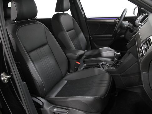 Used 2023 Volkswagen Tiguan SE R-Line image 16