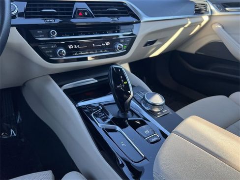 Used 2022 BMW 540i w/ Premium Package image 19