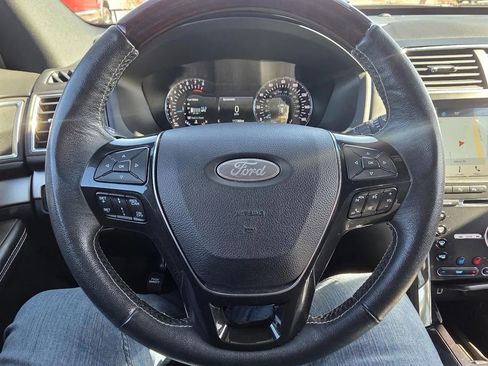 Used 2018 Ford Explorer Platinum image 24