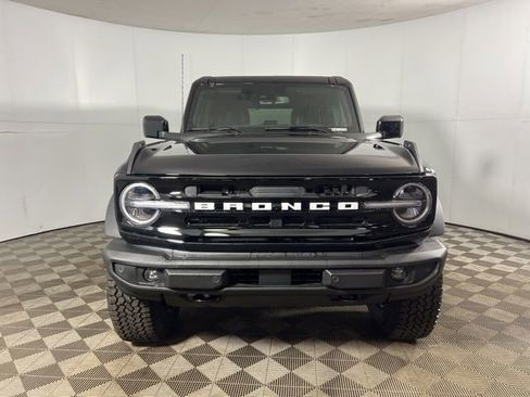 New 2026 Ford Bronco Outer Banks w/ Sasquatch Package AWD/4WD image 2