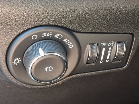 Used 2024 Jeep Compass Latitude AWD/4WD image 25