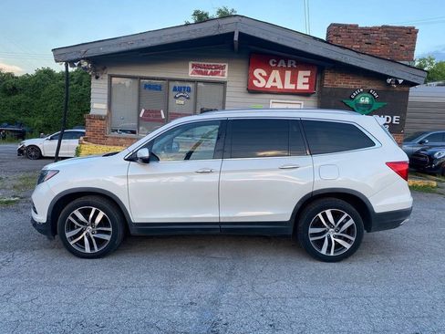 Used 2018 Honda Pilot Touring image 2