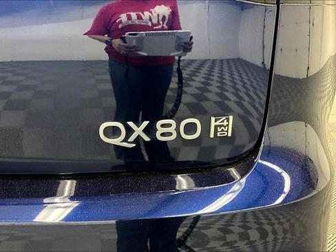Used 2025 INFINITI QX80 Sensory AWD/4WD image 9