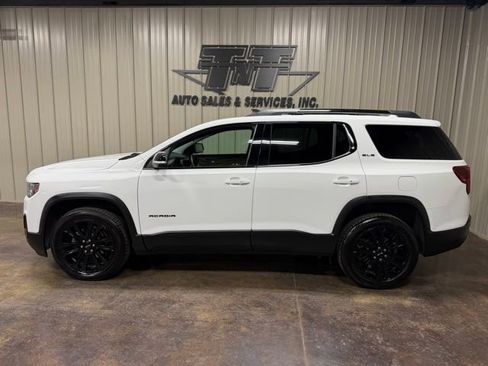 Used 2023 GMC Acadia SLE w/ Driver Convenience Package image 3