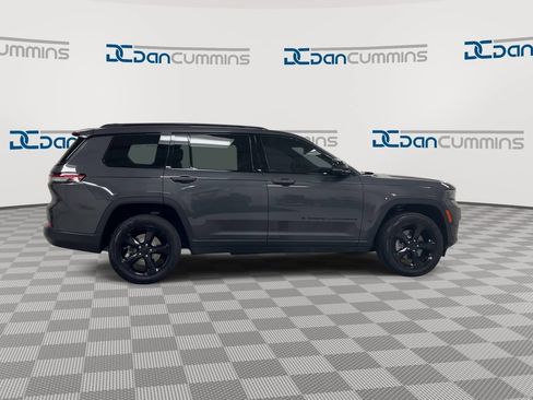 Used 2025 Jeep Grand Cherokee L Limited w/ Black Appearance Package AWD/4WD image 9