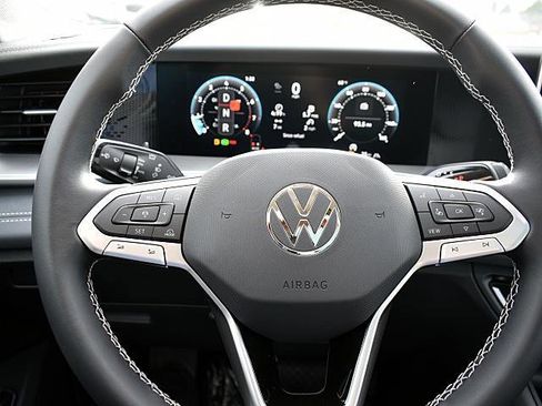 New 2026 Volkswagen Tiguan SE image 10