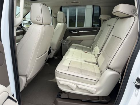 Used 2024 GMC Yukon XL Denali RWD image 13