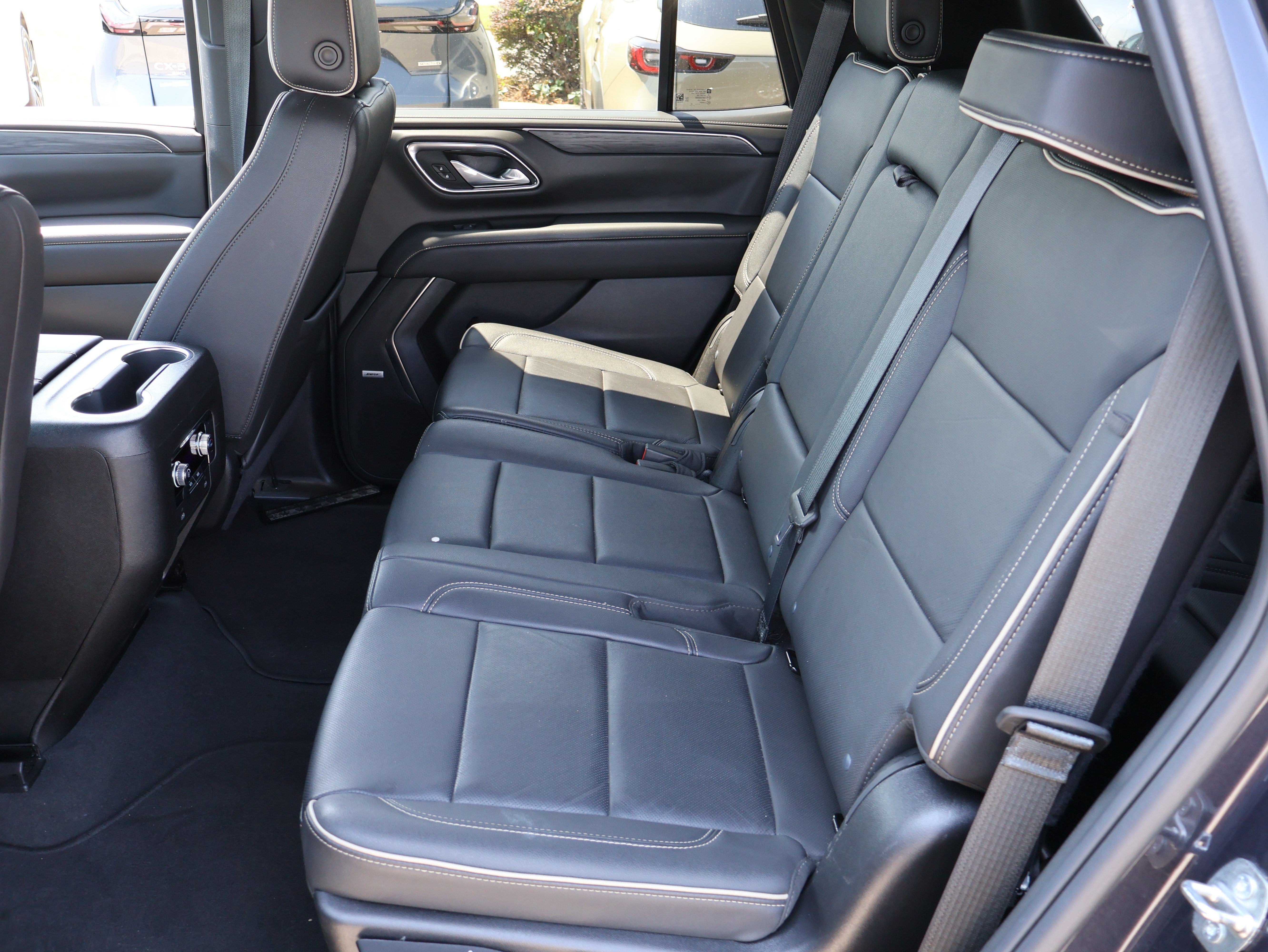 Used 2024 GMC Yukon SLT AWD/4WD image 13