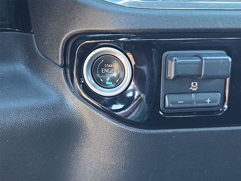 Used 2023 Chevrolet Silverado 1500 RST w/ Redline Edition AWD/4WD image 9