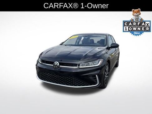 Used 2025 Volkswagen Jetta SE FWD image 2