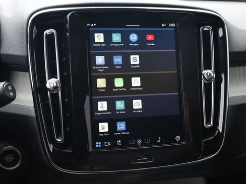 Used 2024 Volvo XC40 B5 Plus w/ Climate Package image 17