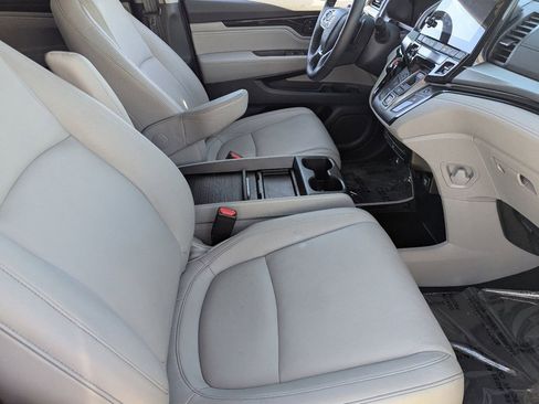 Certified 2024 Honda Odyssey Touring image 9