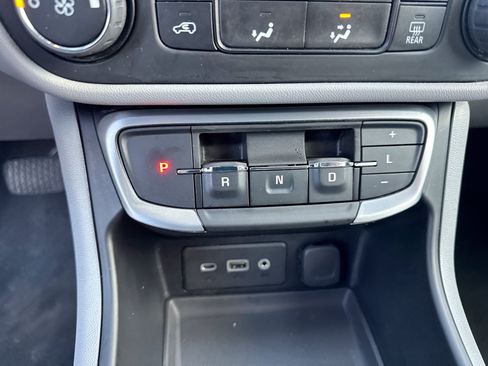 Used 2024 GMC Terrain SLE FWD image 19