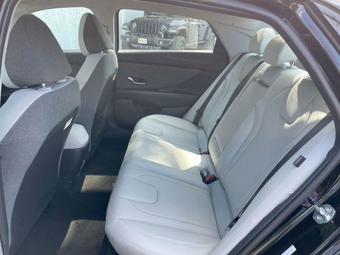 New 2025 Hyundai Elantra Limited image 48