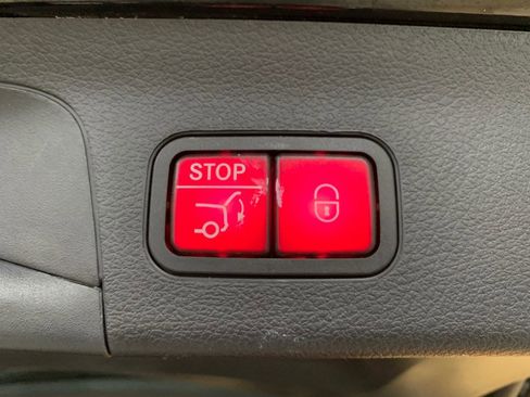 Used 2021 Mercedes-Benz GLS 580 4MATIC w/ E-Active Body Control Package image 66