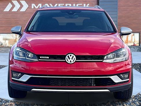 Used 2019 Volkswagen Golf Alltrack SEL image 2