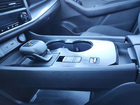 Used 2023 Nissan Rogue SV image 20