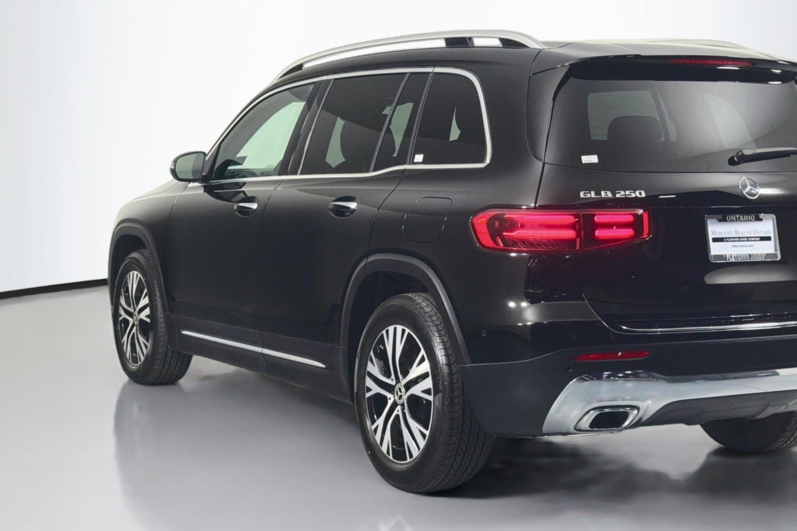 Used 2024 Mercedes-Benz GLB 250 4MATIC image 16