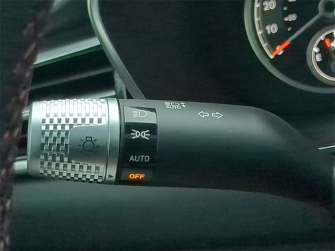 Used 2025 Genesis G70 2.5T w/ Sport Prestige Package image 27