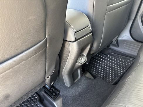 Used 2023 Jeep Renegade Limited image 29