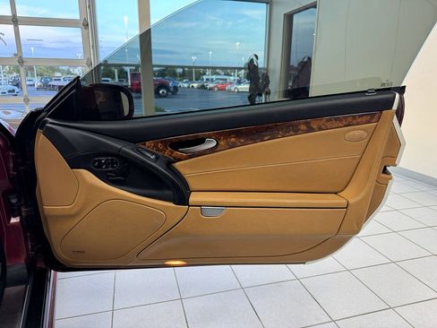 Used 2011 Mercedes-Benz SL 550 image 17