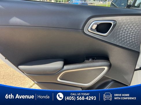 Used 2025 Kia Soul S FWD image 18