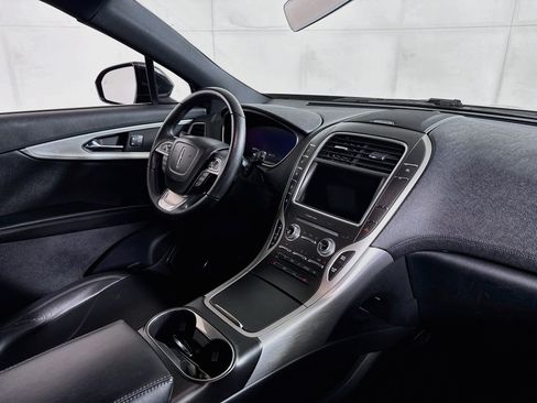 Used 2019 Lincoln Nautilus Premier AWD/4WD image 27