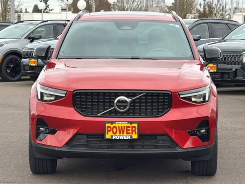 Used 2025 Volvo XC40 B5 Ultra w/ Climate Package image 9