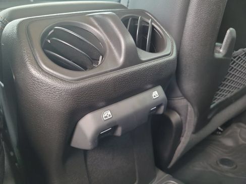 Used 2025 Jeep Gladiator Sport AWD/4WD image 28