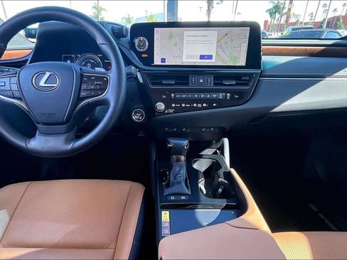 Used 2024 Lexus ES 300h w/ Premium Package image 16