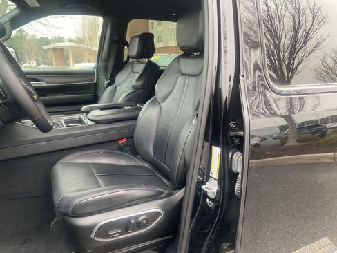 Used 2024 Jeep Wagoneer L Series II w/ Flexible Seating Group image 14