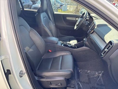 Used 2025 Volvo XC40 B5 Plus AWD/4WD image 16