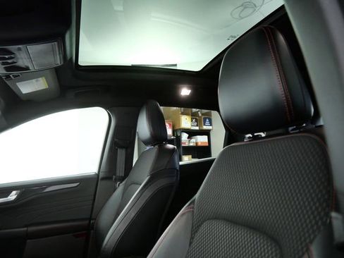 Used 2024 Ford Escape ST-Line Select w/ Tech Pack #2 image 18