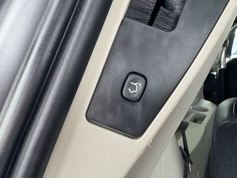 Used 2017 Dodge Grand Caravan SXT FWD image 22
