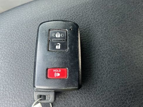 Used 2020 Toyota Tacoma TRD Off-Road w/ Technology Package AWD/4WD image 24