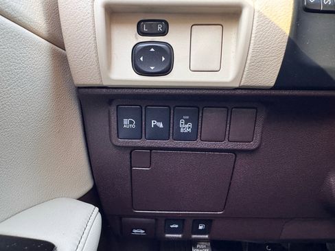 Used 2018 Lexus ES 300h image 16