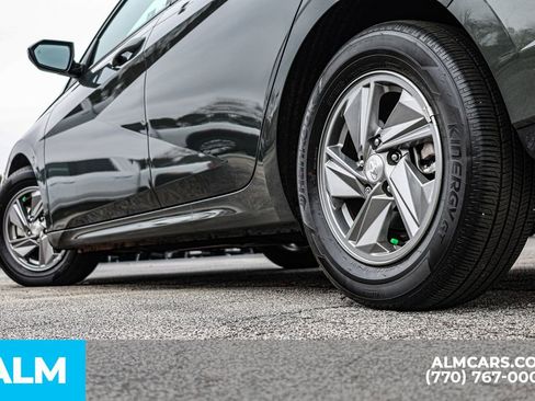 Used 2025 Hyundai Elantra SE image 15