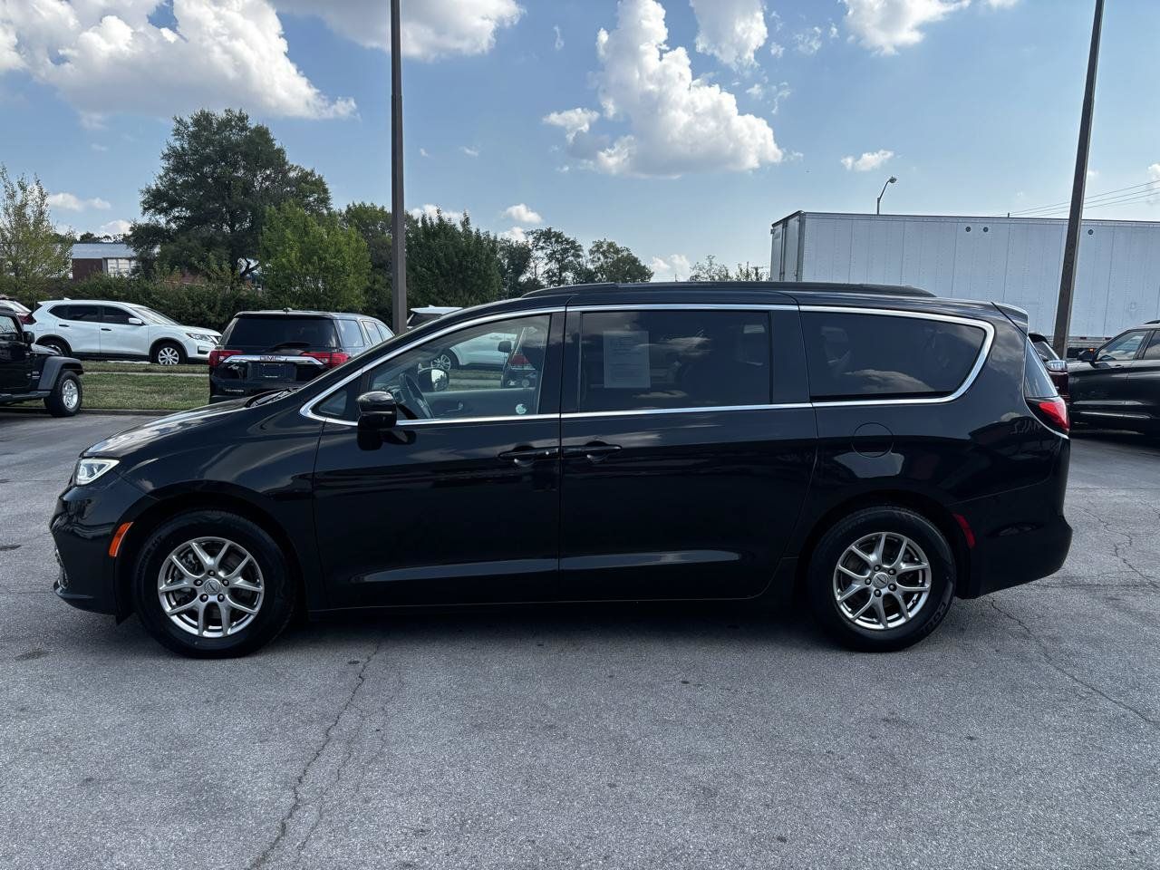 Used 2021 Chrysler Pacifica Touring FWD image 6