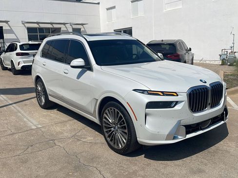 Used 2025 BMW X7 xDrive40i w/ Premium Package AWD/4WD image 3