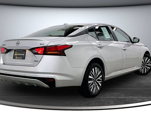 Used 2024 Nissan Altima 2.5 SV AWD/4WD image 6