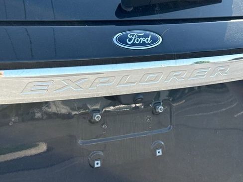 Used 2024 Ford Explorer XLT w/ Class IV Trailer Tow Package AWD/4WD image 18