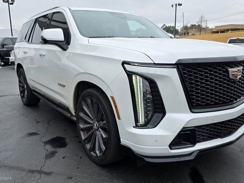 Used 2025 Cadillac Escalade V image 8