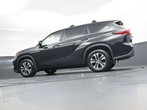 Used 2023 Toyota Highlander XLE AWD/4WD image 34