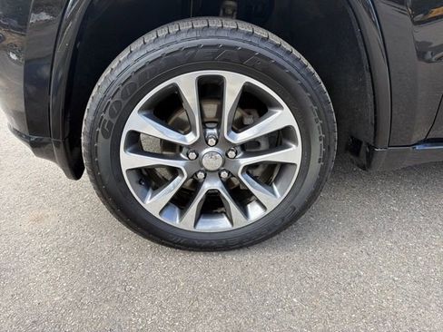 Used 2018 Jeep Grand Cherokee Overland image 33