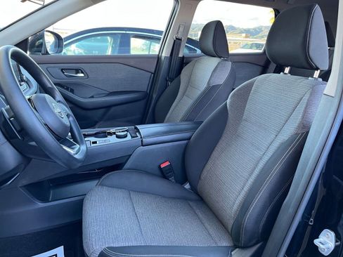 Used 2023 Nissan Rogue SV image 27