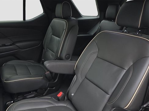 Used 2023 Chevrolet Traverse Premier w/ Redline Edition image 12