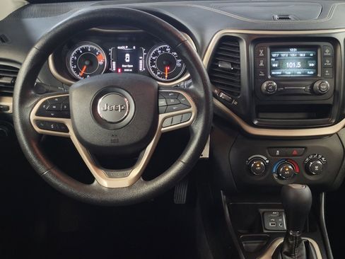 Used 2018 Jeep Cherokee Latitude image 22