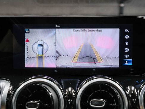 Certified 2023 Mercedes-Benz GLB 250 image 31