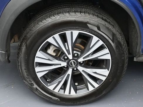 Used 2023 Nissan Rogue SV image 5